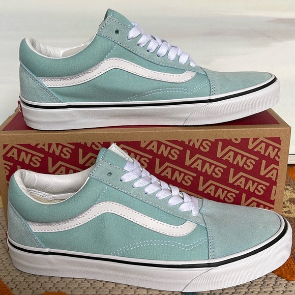 Vans WMNS Old Skool Color Theory Canal Biue
VN0007NTH70
Sneakers - Picture 16 of 16